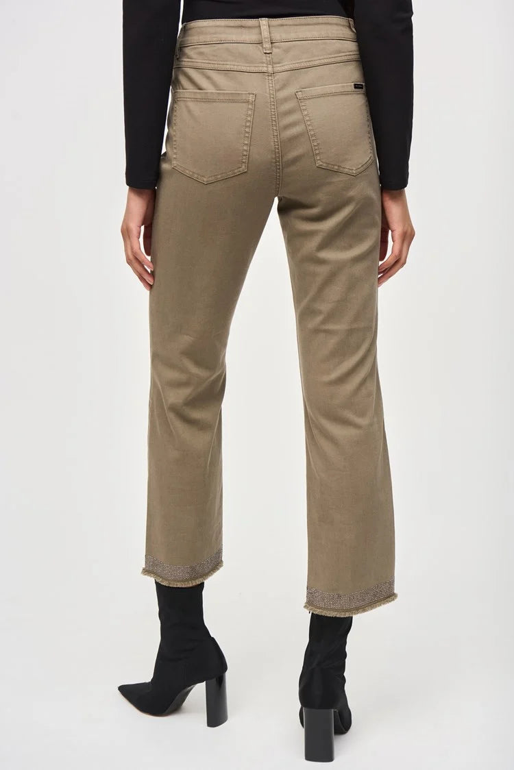 PANT WITH FRAYED HEM